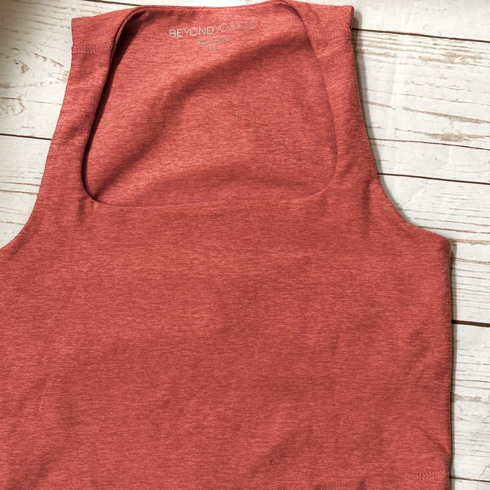 Beyond yoga womens space dye square neck burnt orange cropped tank top XS